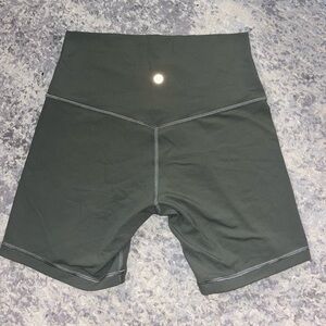 6” lululemon size 6 biker shorts